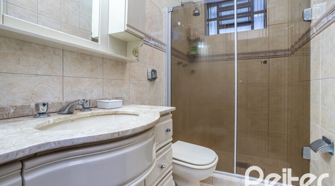 Casa em Condomínio à venda com 280m², 4 dormitórios, 2 suítes, 5 vagas, no bairro Cavalhada em PORTO ALEGRE