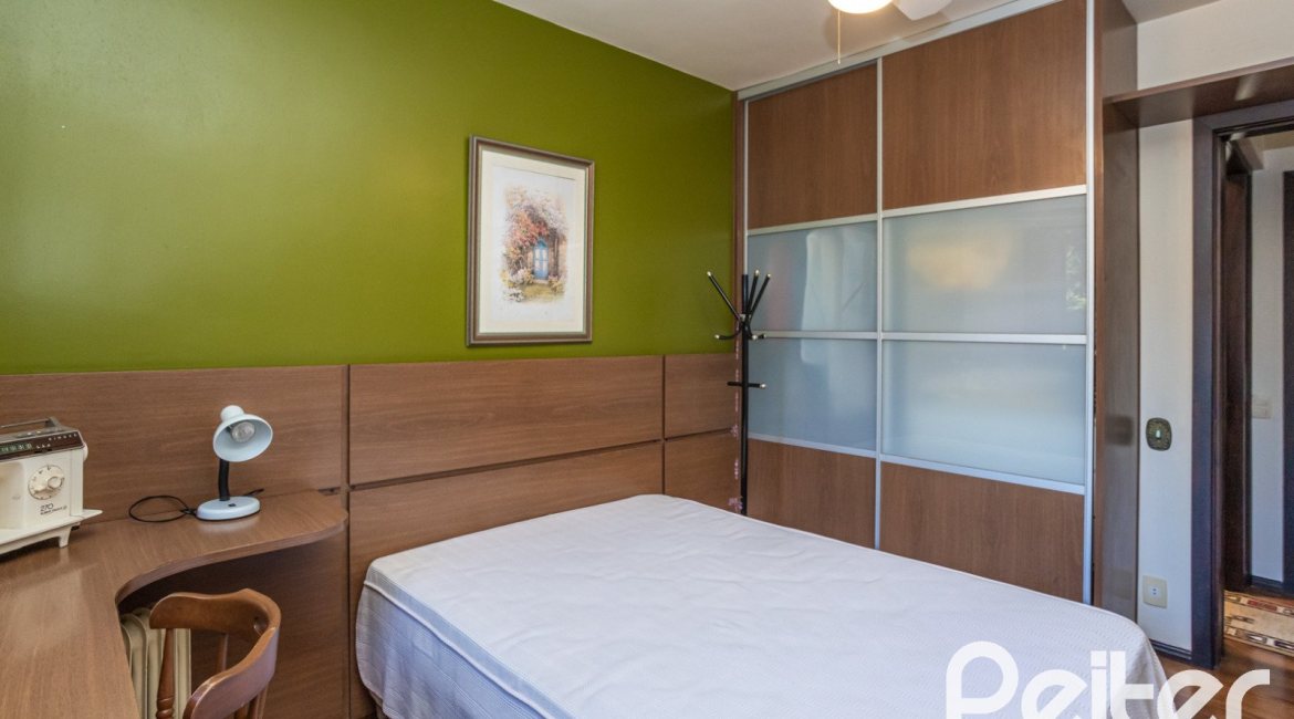 Casa em Condomínio à venda com 280m², 4 dormitórios, 2 suítes, 5 vagas, no bairro Cavalhada em PORTO ALEGRE