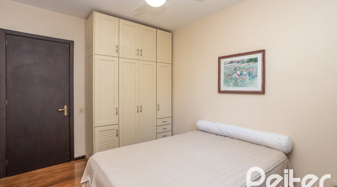 Casa em Condomínio à venda com 280m², 4 dormitórios, 2 suítes, 5 vagas, no bairro Cavalhada em PORTO ALEGRE