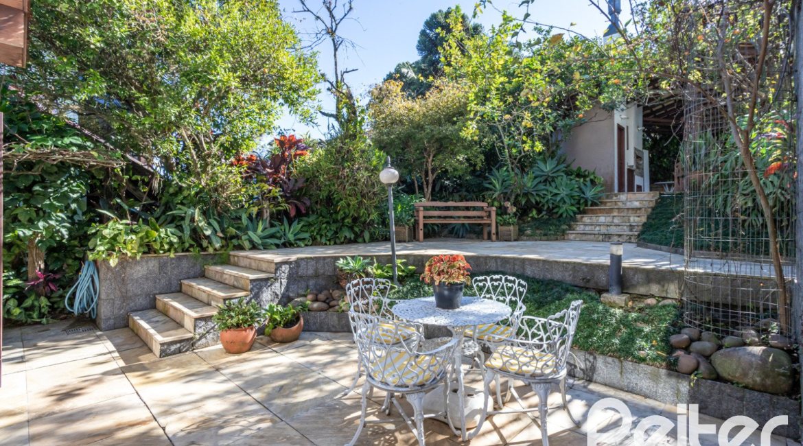 Casa em Condomínio à venda com 280m², 4 dormitórios, 2 suítes, 5 vagas, no bairro Cavalhada em PORTO ALEGRE