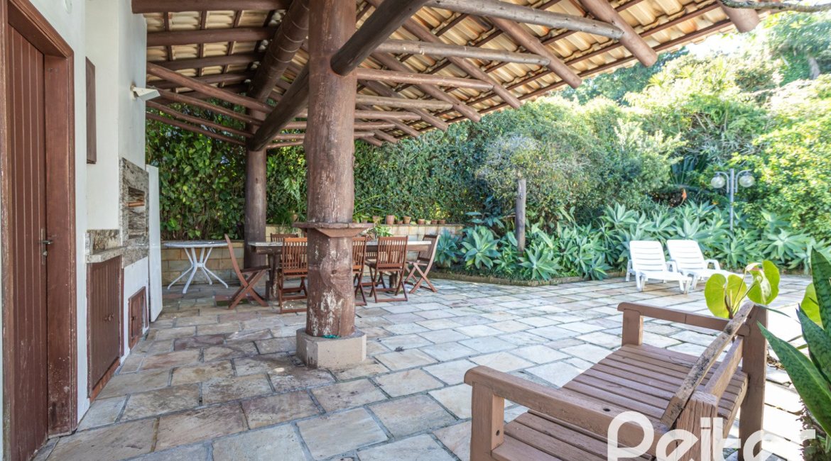 Casa em Condomínio à venda com 280m², 4 dormitórios, 2 suítes, 5 vagas, no bairro Cavalhada em PORTO ALEGRE