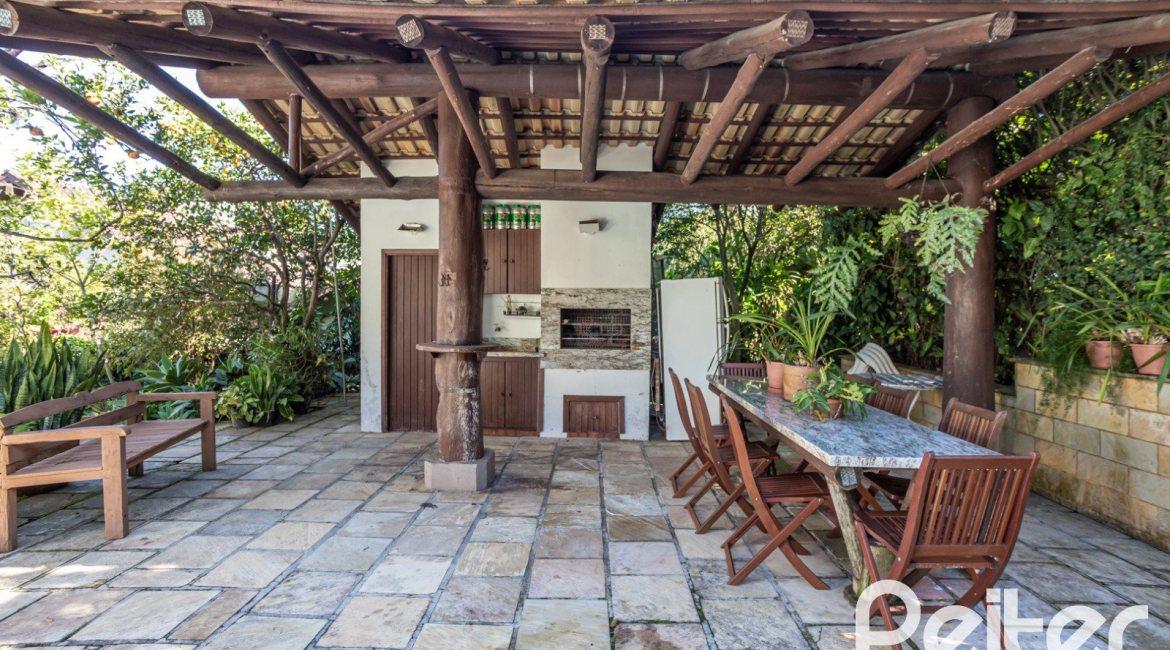 Casa em Condomínio à venda com 280m², 4 dormitórios, 2 suítes, 5 vagas, no bairro Cavalhada em PORTO ALEGRE