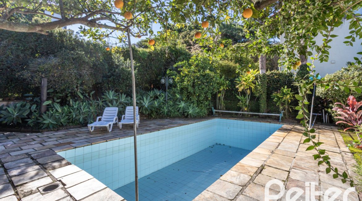 Casa em Condomínio à venda com 280m², 4 dormitórios, 2 suítes, 5 vagas, no bairro Cavalhada em PORTO ALEGRE