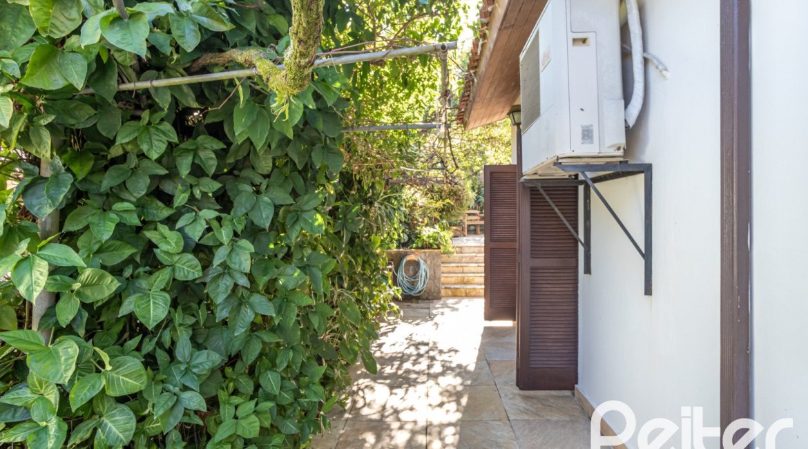 Casa em Condomínio à venda com 280m², 4 dormitórios, 2 suítes, 5 vagas, no bairro Cavalhada em PORTO ALEGRE