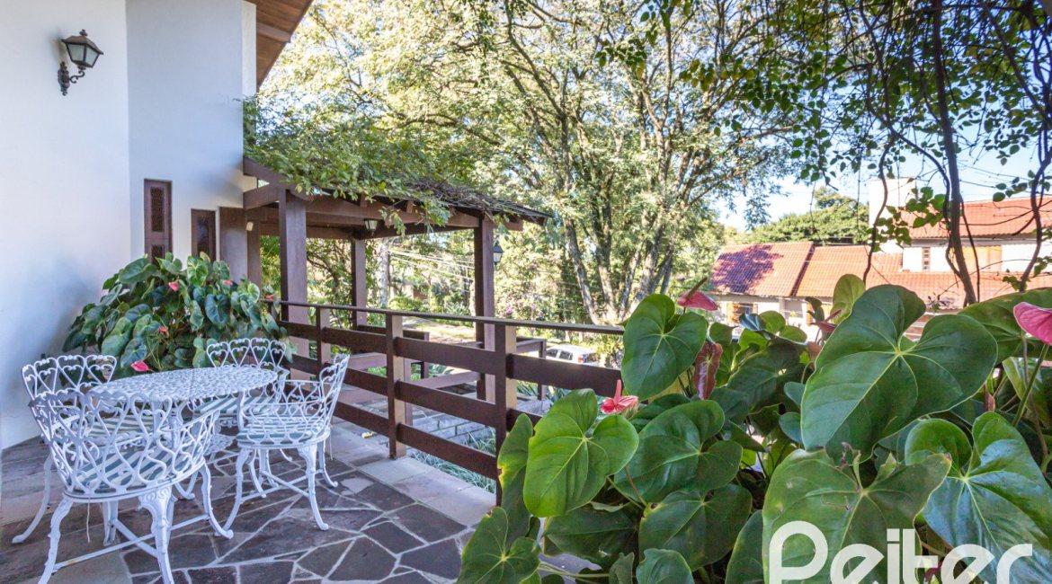 Casa em Condomínio à venda com 280m², 4 dormitórios, 2 suítes, 5 vagas, no bairro Cavalhada em PORTO ALEGRE