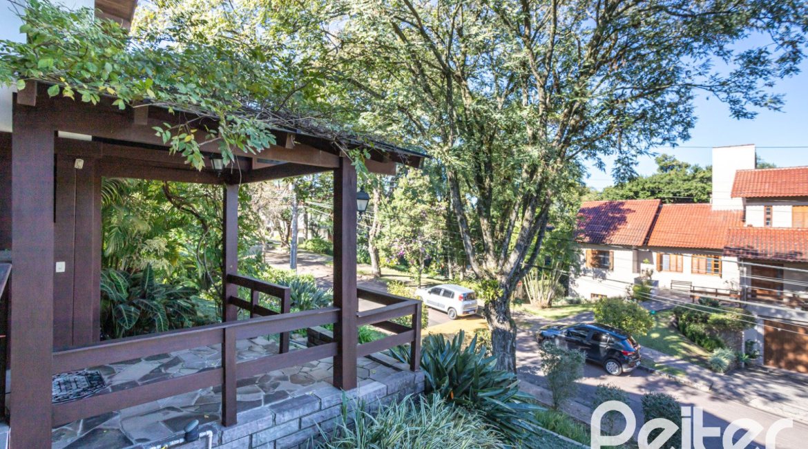 Casa em Condomínio à venda com 280m², 4 dormitórios, 2 suítes, 5 vagas, no bairro Cavalhada em PORTO ALEGRE