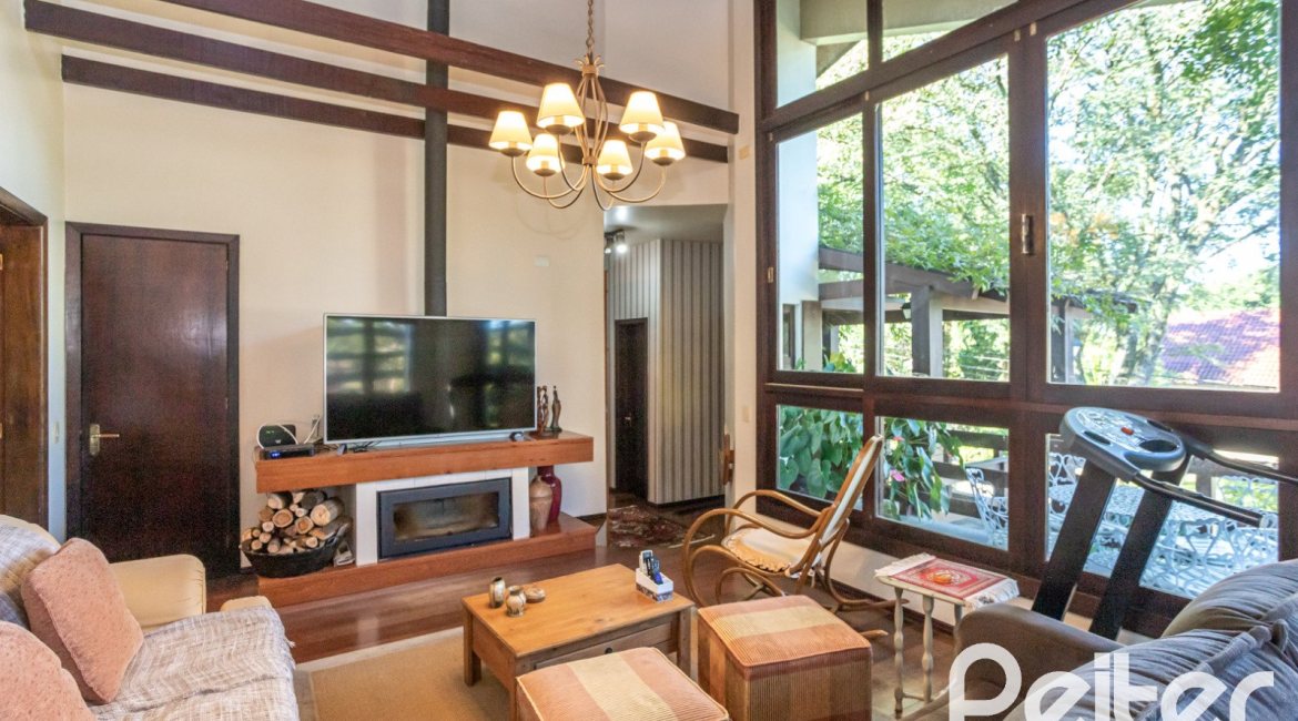 Casa em Condomínio à venda com 280m², 4 dormitórios, 2 suítes, 5 vagas, no bairro Cavalhada em PORTO ALEGRE