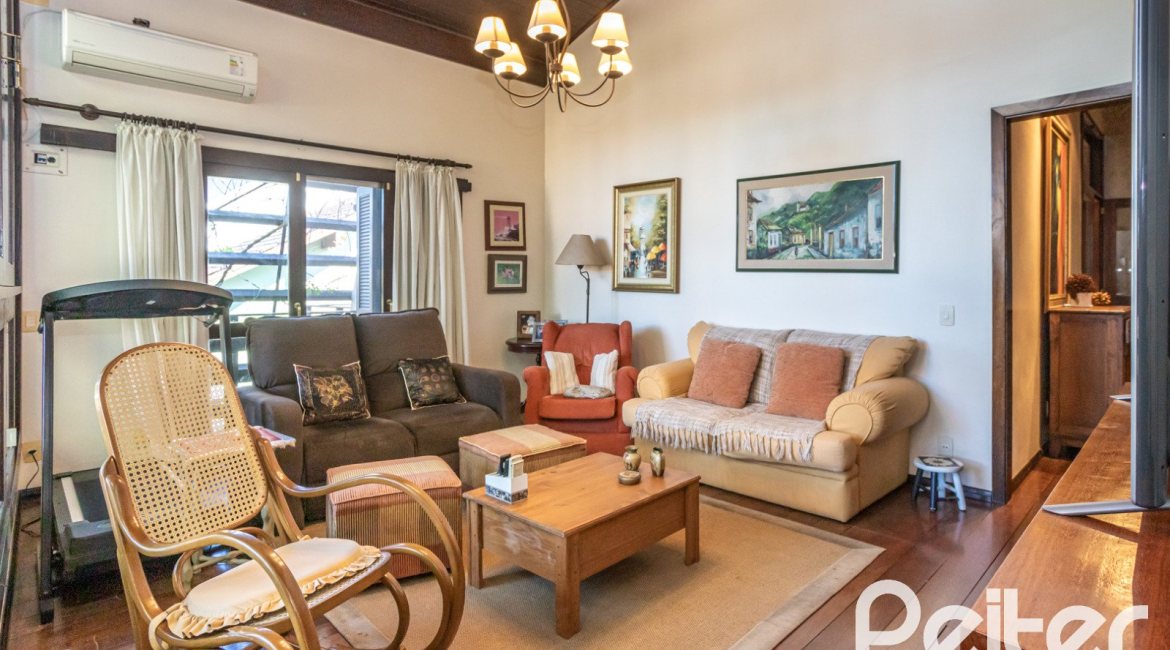 Casa em Condomínio à venda com 280m², 4 dormitórios, 2 suítes, 5 vagas, no bairro Cavalhada em PORTO ALEGRE