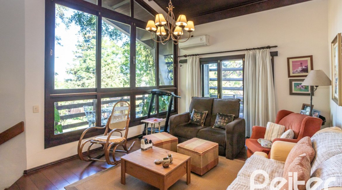 Casa em Condomínio à venda com 280m², 4 dormitórios, 2 suítes, 5 vagas, no bairro Cavalhada em PORTO ALEGRE