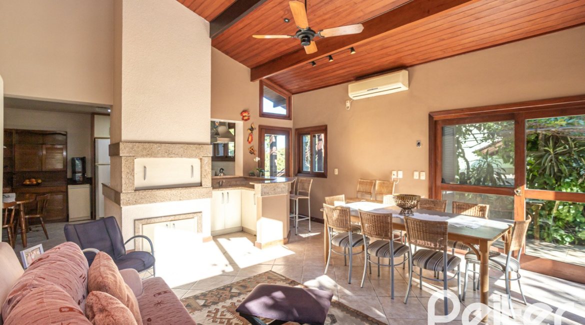 Casa em Condomínio à venda com 280m², 4 dormitórios, 2 suítes, 5 vagas, no bairro Cavalhada em PORTO ALEGRE