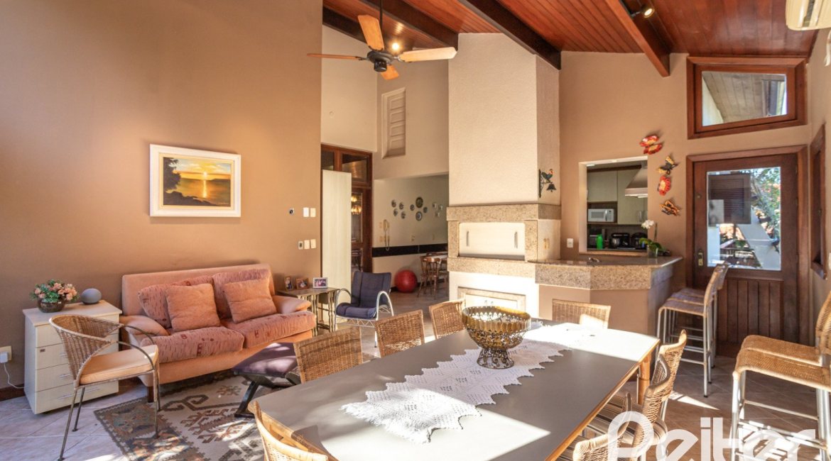 Casa em Condomínio à venda com 280m², 4 dormitórios, 2 suítes, 5 vagas, no bairro Cavalhada em PORTO ALEGRE