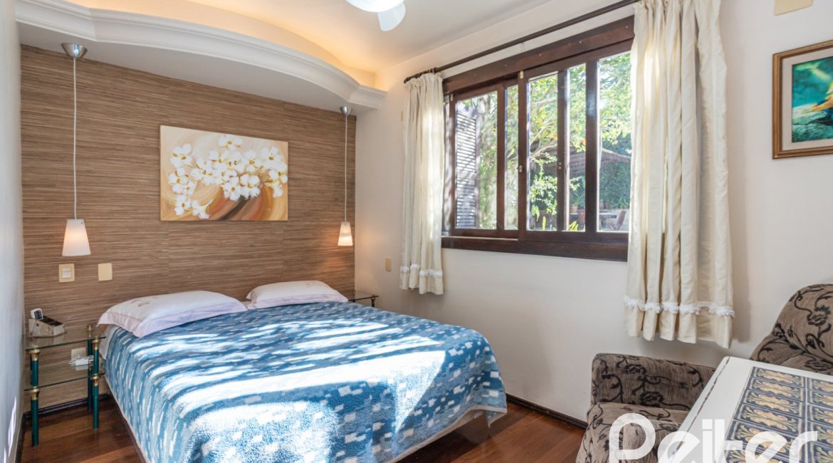 Casa em Condomínio à venda com 280m², 4 dormitórios, 2 suítes, 5 vagas, no bairro Cavalhada em PORTO ALEGRE