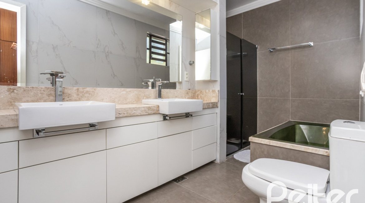 Casa em Condomínio à venda com 280m², 4 dormitórios, 2 suítes, 5 vagas, no bairro Cavalhada em PORTO ALEGRE