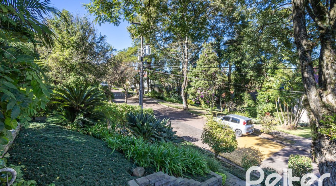 Casa em Condomínio à venda com 280m², 4 dormitórios, 2 suítes, 5 vagas, no bairro Cavalhada em PORTO ALEGRE