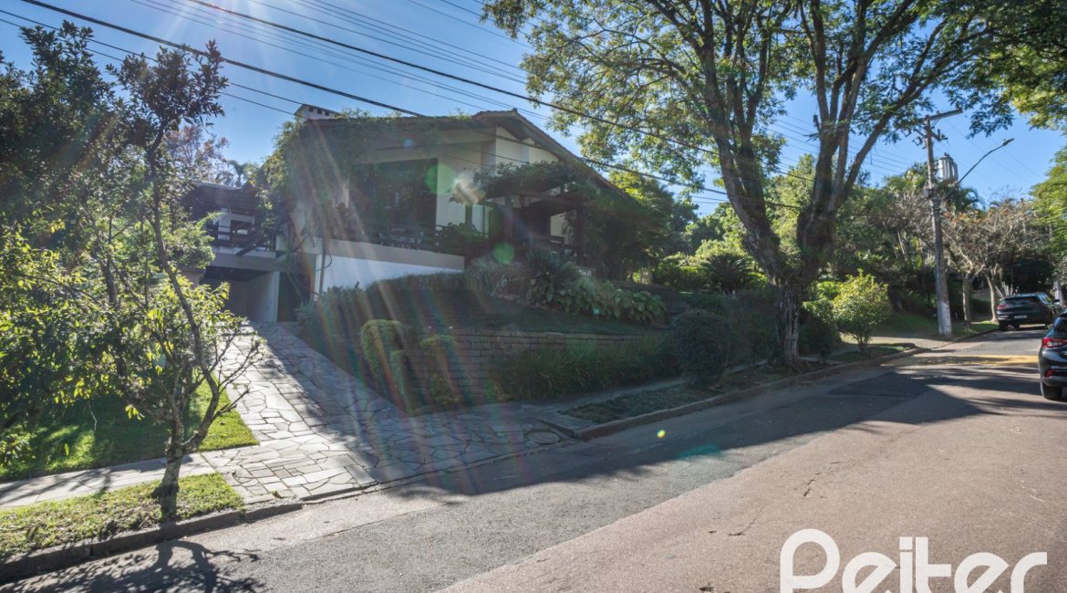 Casa em Condomínio à venda com 280m², 4 dormitórios, 2 suítes, 5 vagas, no bairro Cavalhada em PORTO ALEGRE