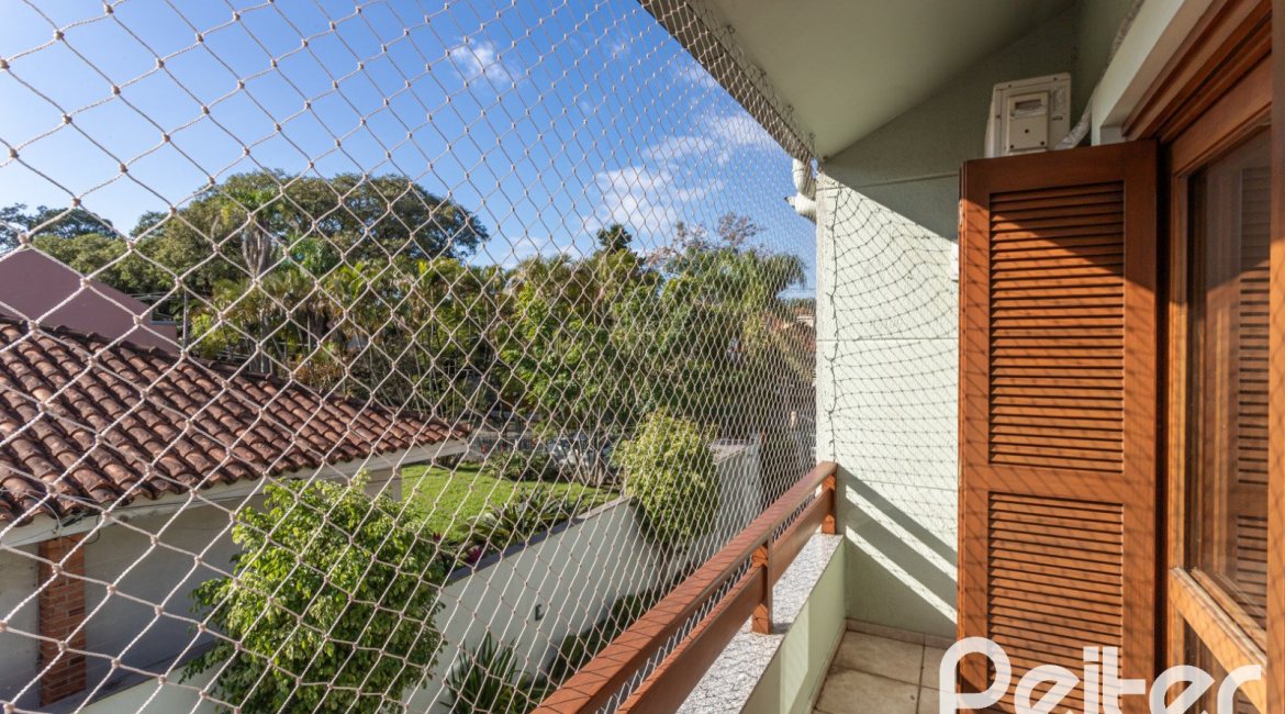 Casa em Condomínio à venda com 175m², 3 dormitórios, 1 suíte, 2 vagas, no bairro Jardim Isabel em Porto Alegre