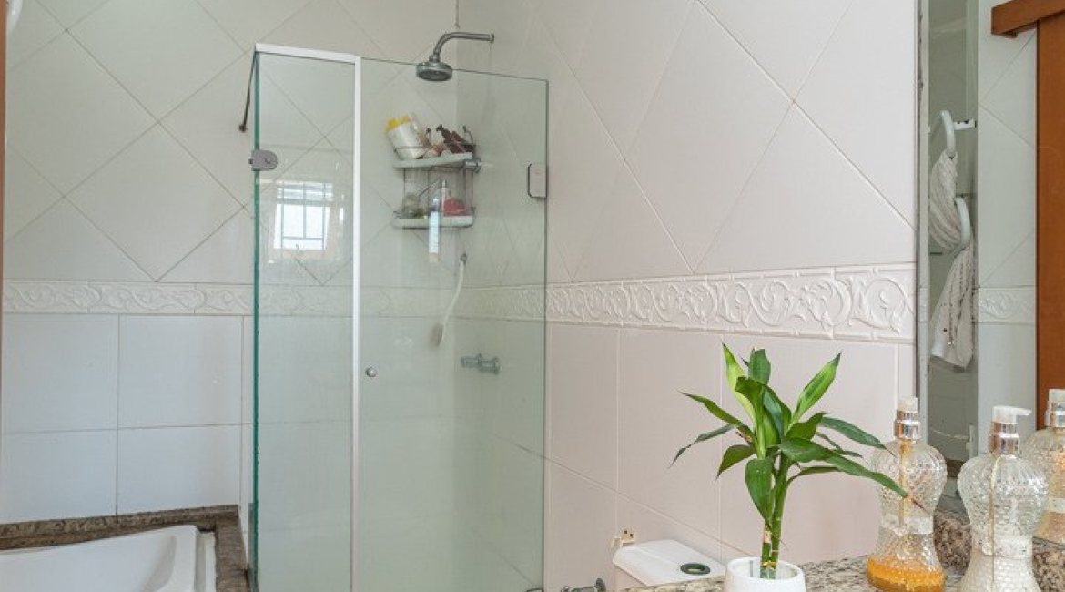 Casa em Condomínio à venda com 175m², 3 dormitórios, 1 suíte, 2 vagas, no bairro Jardim Isabel em Porto Alegre