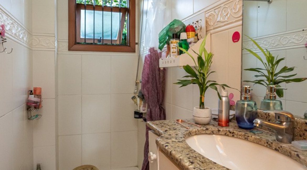 Casa em Condomínio à venda com 175m², 3 dormitórios, 1 suíte, 2 vagas, no bairro Jardim Isabel em Porto Alegre