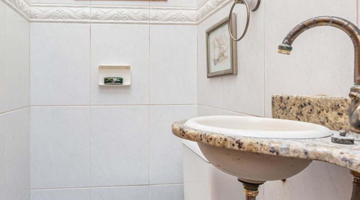 Casa em Condomínio à venda com 175m², 3 dormitórios, 1 suíte, 2 vagas, no bairro Jardim Isabel em Porto Alegre