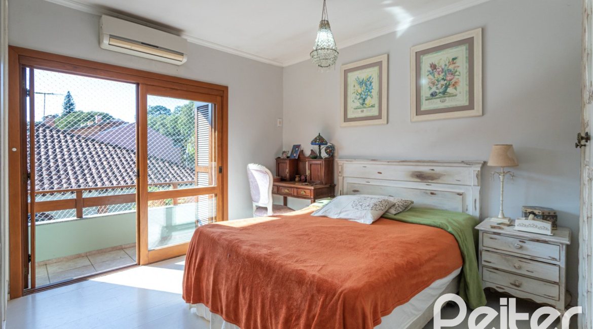 Casa em Condomínio à venda com 175m², 3 dormitórios, 1 suíte, 2 vagas, no bairro Jardim Isabel em Porto Alegre