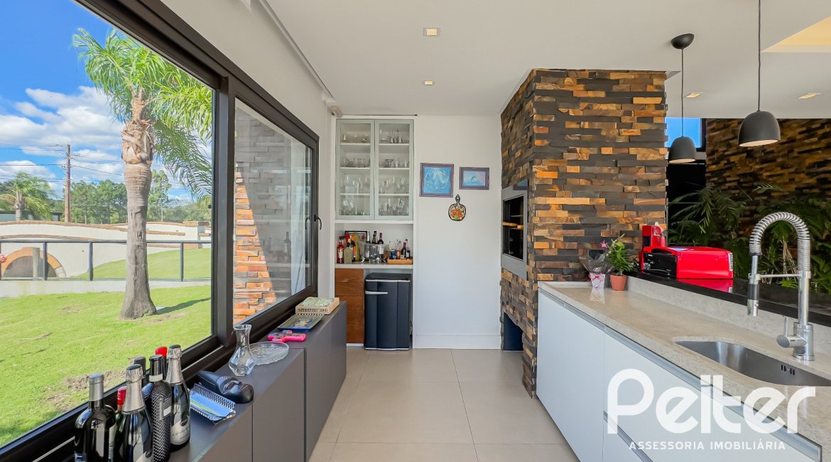 Casa em Condomínio à venda com 385m², 4 dormitórios, 4 suítes, 4 vagas, no bairro Terra Ville em PORTO ALEGRE