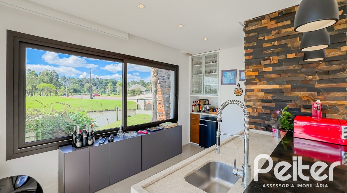 Casa em Condomínio à venda com 385m², 4 dormitórios, 4 suítes, 4 vagas, no bairro Terra Ville em PORTO ALEGRE