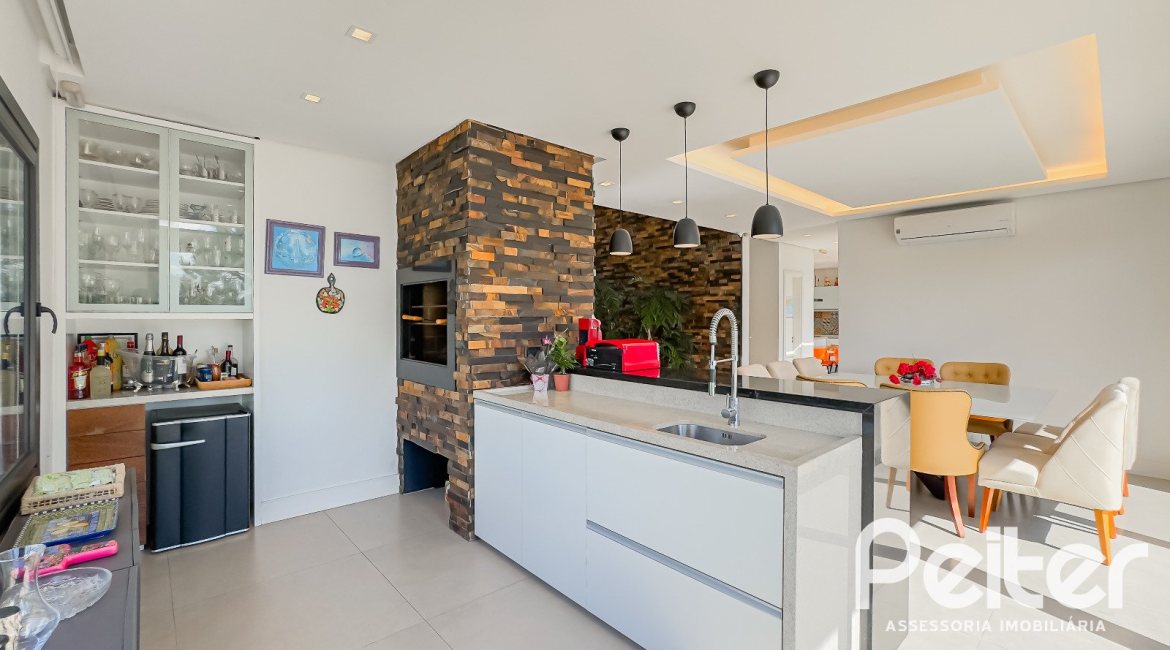 Casa em Condomínio à venda com 385m², 4 dormitórios, 4 suítes, 4 vagas, no bairro Terra Ville em PORTO ALEGRE