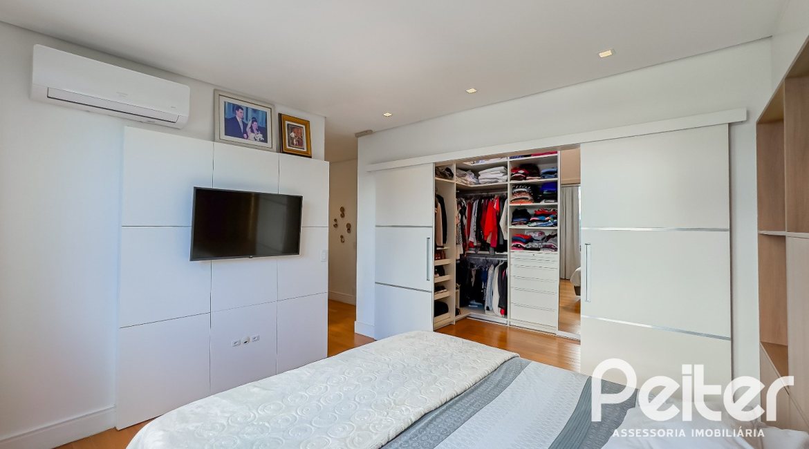 Casa em Condomínio à venda com 385m², 4 dormitórios, 4 suítes, 4 vagas, no bairro Terra Ville em PORTO ALEGRE