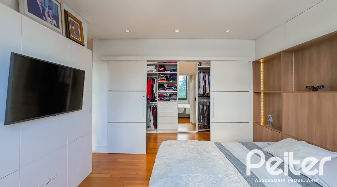 Casa em Condomínio à venda com 385m², 4 dormitórios, 4 suítes, 4 vagas, no bairro Terra Ville em PORTO ALEGRE