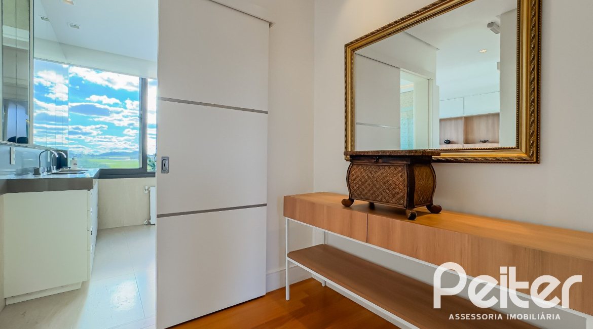 Casa em Condomínio à venda com 385m², 4 dormitórios, 4 suítes, 4 vagas, no bairro Terra Ville em PORTO ALEGRE