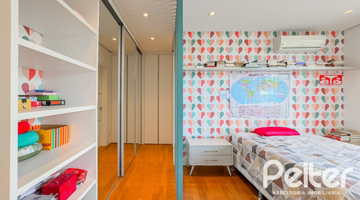 Casa em Condomínio à venda com 385m², 4 dormitórios, 4 suítes, 4 vagas, no bairro Terra Ville em PORTO ALEGRE