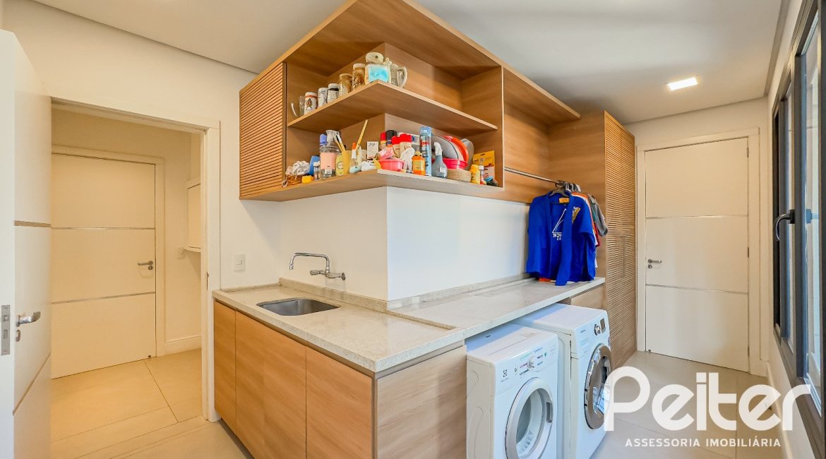 Casa em Condomínio à venda com 385m², 4 dormitórios, 4 suítes, 4 vagas, no bairro Terra Ville em PORTO ALEGRE