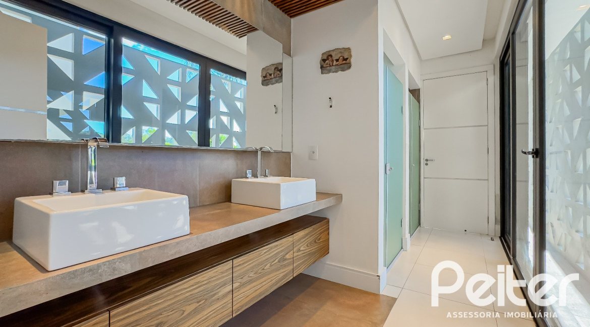 Casa em Condomínio à venda com 385m², 4 dormitórios, 4 suítes, 4 vagas, no bairro Terra Ville em PORTO ALEGRE