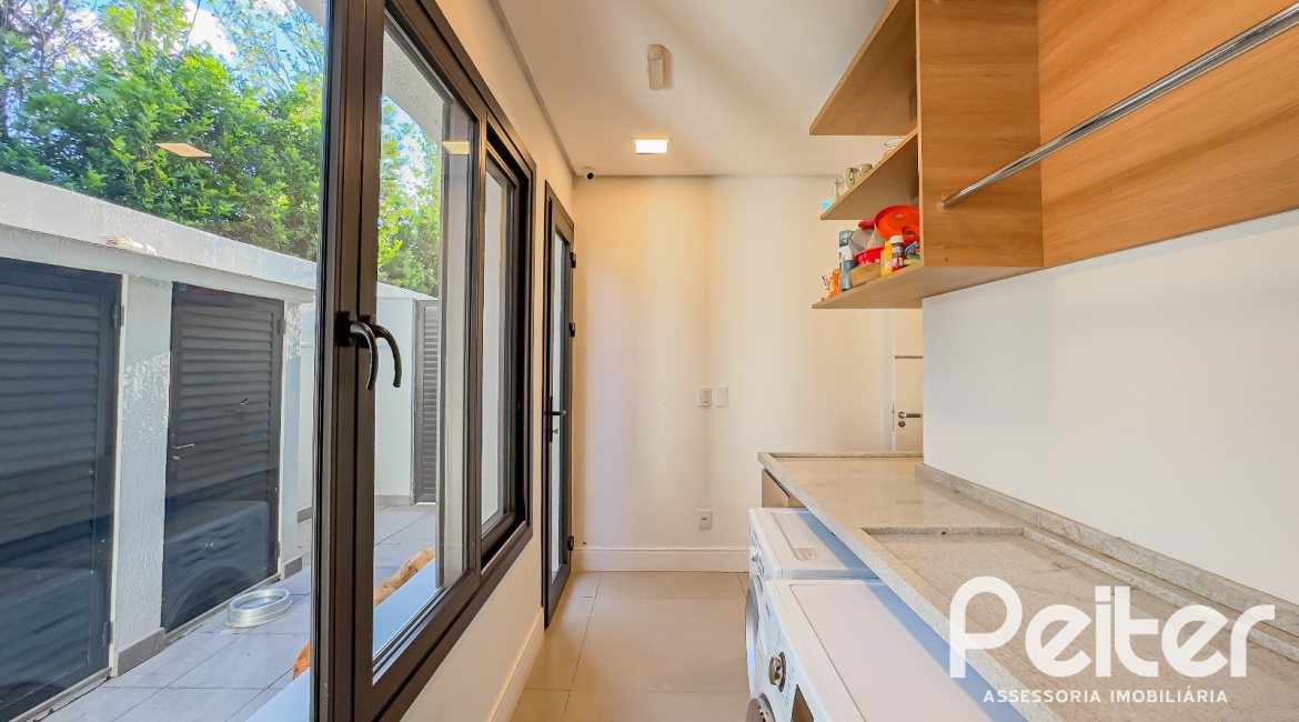 Casa em Condomínio à venda com 385m², 4 dormitórios, 4 suítes, 4 vagas, no bairro Terra Ville em PORTO ALEGRE