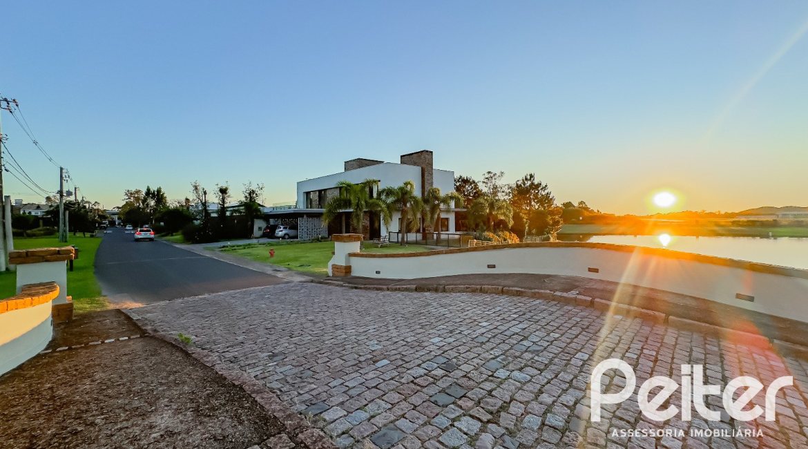 Casa em Condomínio à venda com 385m², 4 dormitórios, 4 suítes, 4 vagas, no bairro Terra Ville em PORTO ALEGRE