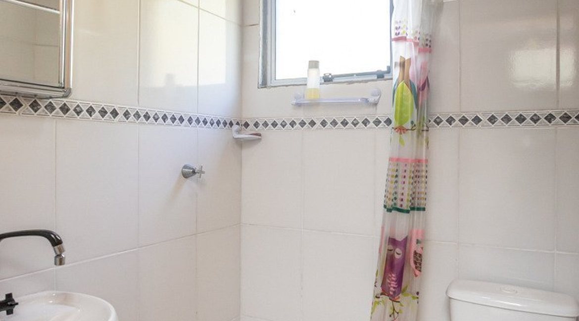 Casa à venda com 226m², 3 dormitórios, 1 suíte, 2 vagas, no bairro Tristeza em Porto Alegre