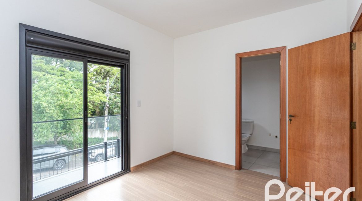 Casa em Condomínio à venda com 96m², 3 dormitórios, 1 suíte, 2 vagas, no bairro Tristeza em Porto Alegre