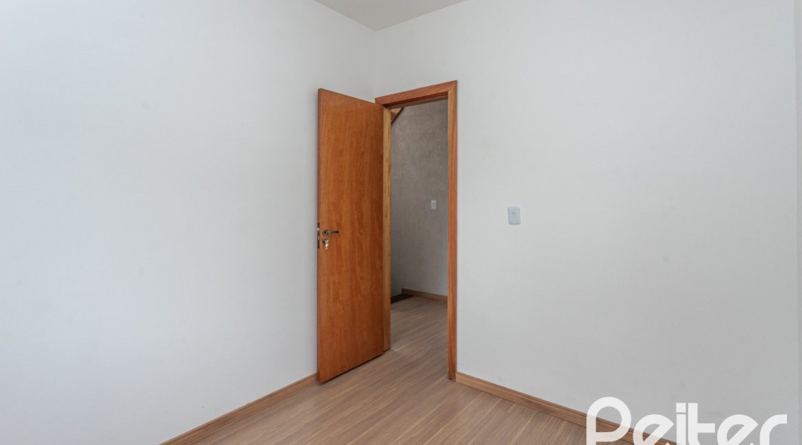 Casa em Condomínio à venda com 96m², 3 dormitórios, 1 suíte, 2 vagas, no bairro Tristeza em Porto Alegre