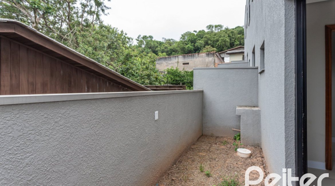 Casa em Condomínio à venda com 96m², 3 dormitórios, 1 suíte, 2 vagas, no bairro Tristeza em Porto Alegre