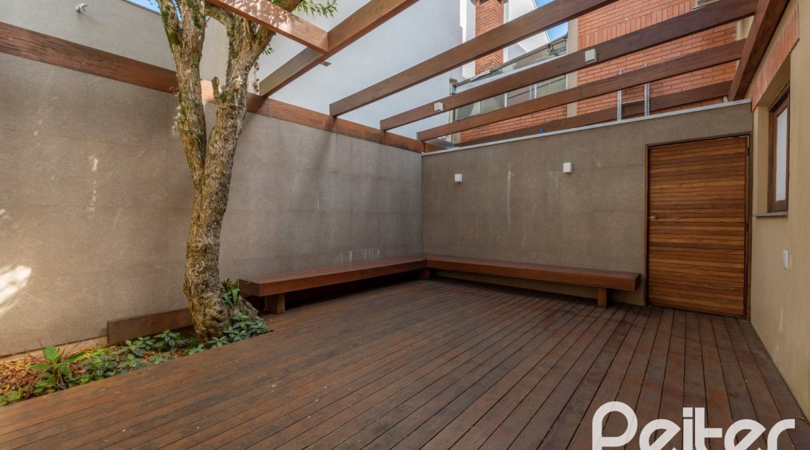 Casa em Condomínio à venda com 204m², 4 dormitórios, 1 suíte, 3 vagas, no bairro Tristeza em Porto Alegre