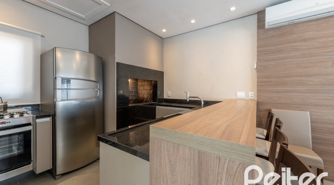 Casa em Condomínio à venda com 204m², 4 dormitórios, 1 suíte, 3 vagas, no bairro Tristeza em Porto Alegre