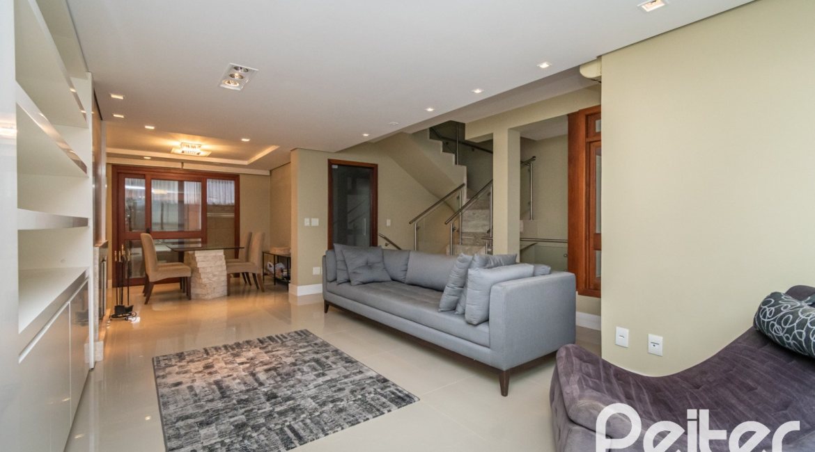 Casa em Condomínio à venda com 204m², 4 dormitórios, 1 suíte, 3 vagas, no bairro Tristeza em Porto Alegre