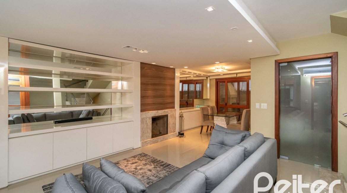 Casa em Condomínio à venda com 204m², 4 dormitórios, 1 suíte, 3 vagas, no bairro Tristeza em Porto Alegre