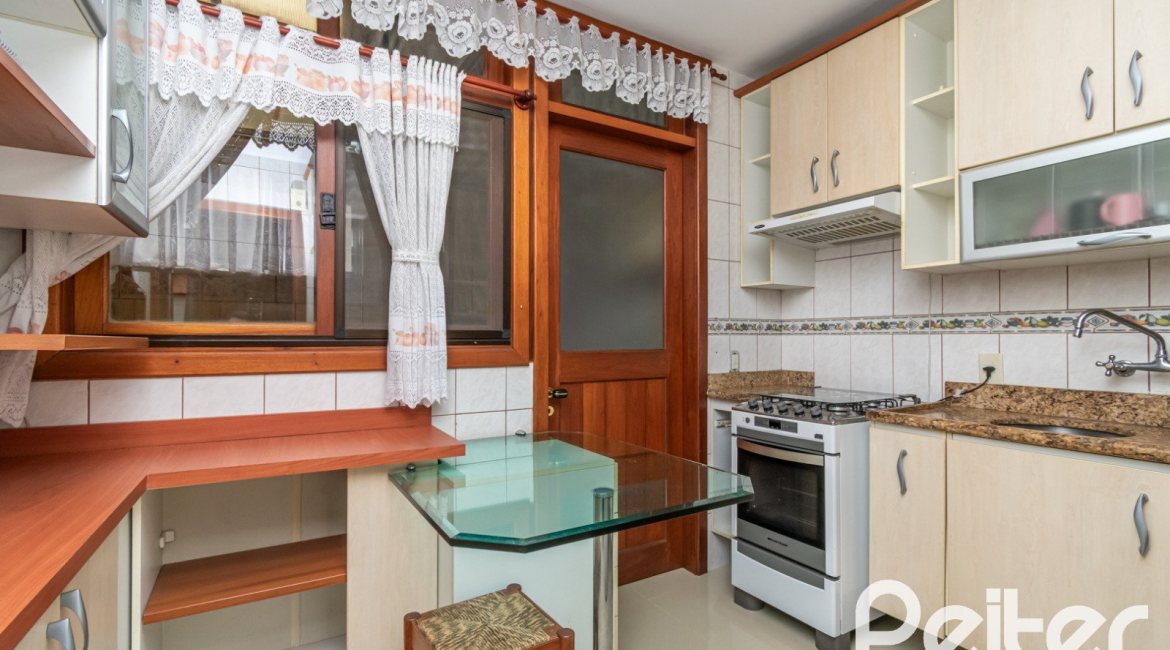 Casa em Condomínio à venda com 204m², 4 dormitórios, 1 suíte, 3 vagas, no bairro Tristeza em Porto Alegre