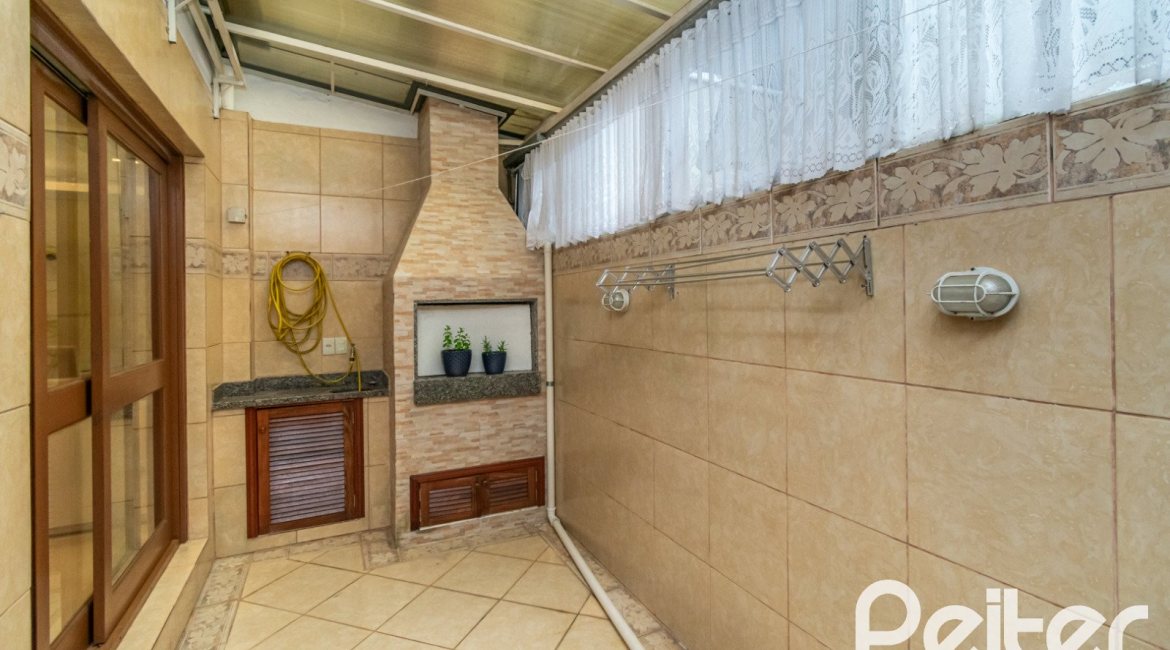 Casa em Condomínio à venda com 204m², 4 dormitórios, 1 suíte, 3 vagas, no bairro Tristeza em Porto Alegre