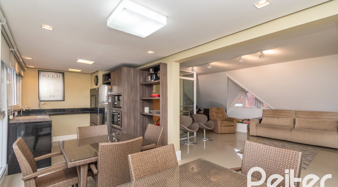 Casa em Condomínio à venda com 204m², 4 dormitórios, 1 suíte, 3 vagas, no bairro Tristeza em Porto Alegre