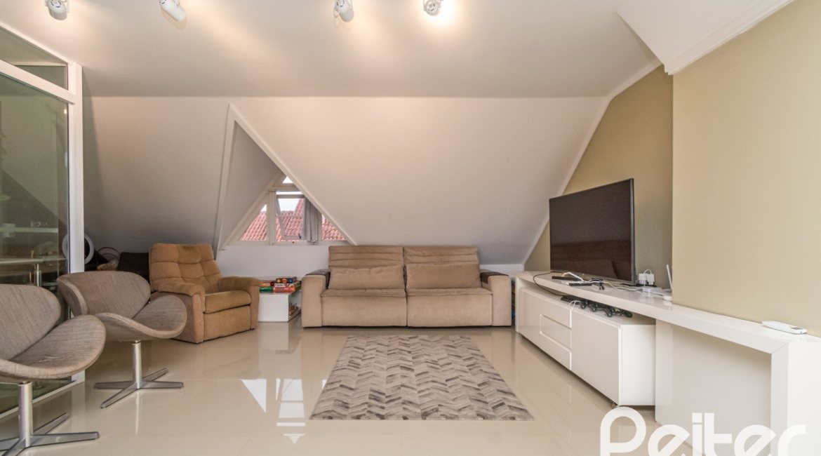 Casa em Condomínio à venda com 204m², 4 dormitórios, 1 suíte, 3 vagas, no bairro Tristeza em Porto Alegre