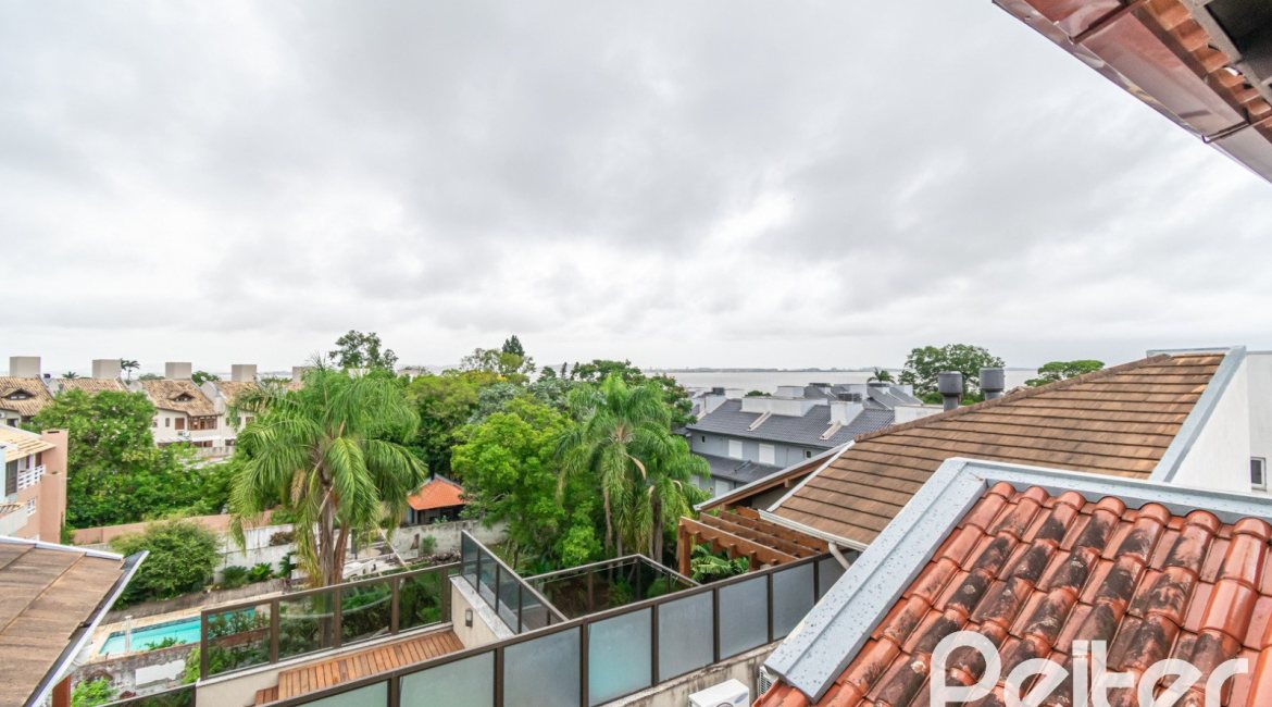 Casa em Condomínio à venda com 204m², 4 dormitórios, 1 suíte, 3 vagas, no bairro Tristeza em Porto Alegre