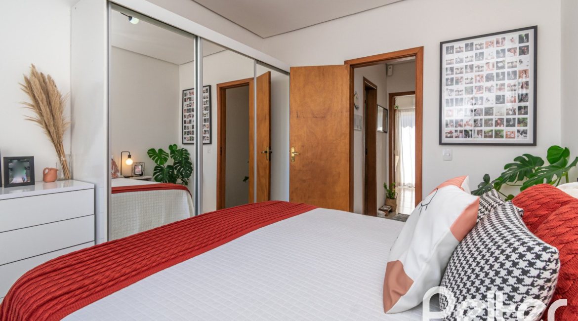 Casa à venda com 67m², 2 dormitórios, 1 vaga, no bairro Hípica em Porto Alegre