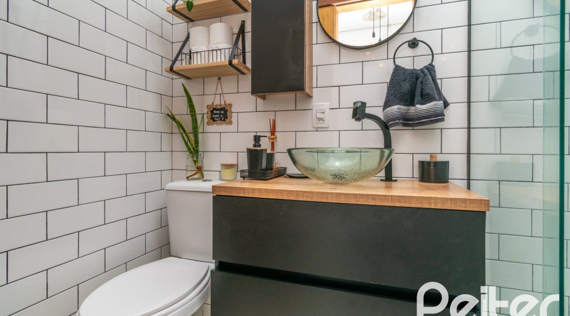 Casa à venda com 67m², 2 dormitórios, 1 vaga, no bairro Hípica em Porto Alegre